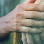 سردی دست و پای سالمندان
