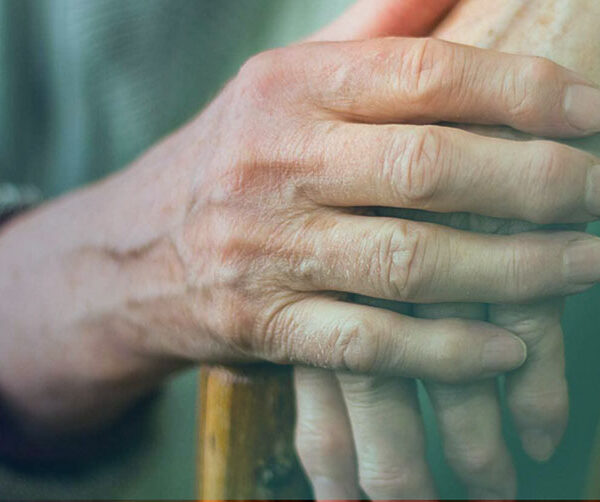 سردی دست و پای سالمندان