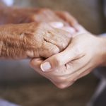 خواب رفتگی دست سالمندان